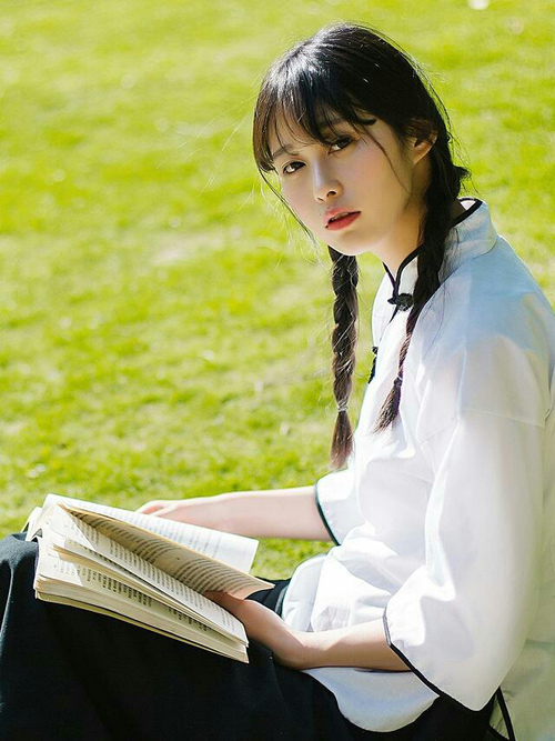 爱游戏体育（AYX）官方APP下载-掘金险胜凯尔特人，总决赛中约基奇完成三双，约基奇mvp之夜32+20+10 掘金惨败0-3落后太阳