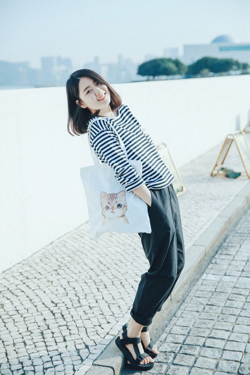 爱游戏娱乐网址-边后卫插上是否正在改变现代比赛格局，边后卫转型中后卫